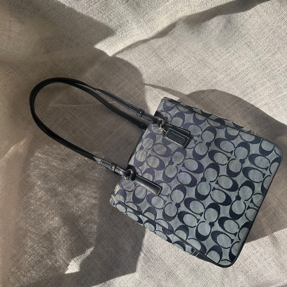 Coach Signature Canvas Tote (J1K‑6090) - Picture 2 of 16